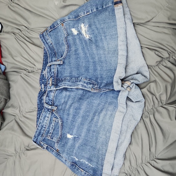 Old navy high rise curvy jean shorts - Picture 3 of 4
